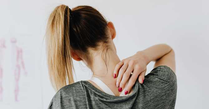  7 Effective Tips to Relieve Neck Pain image
